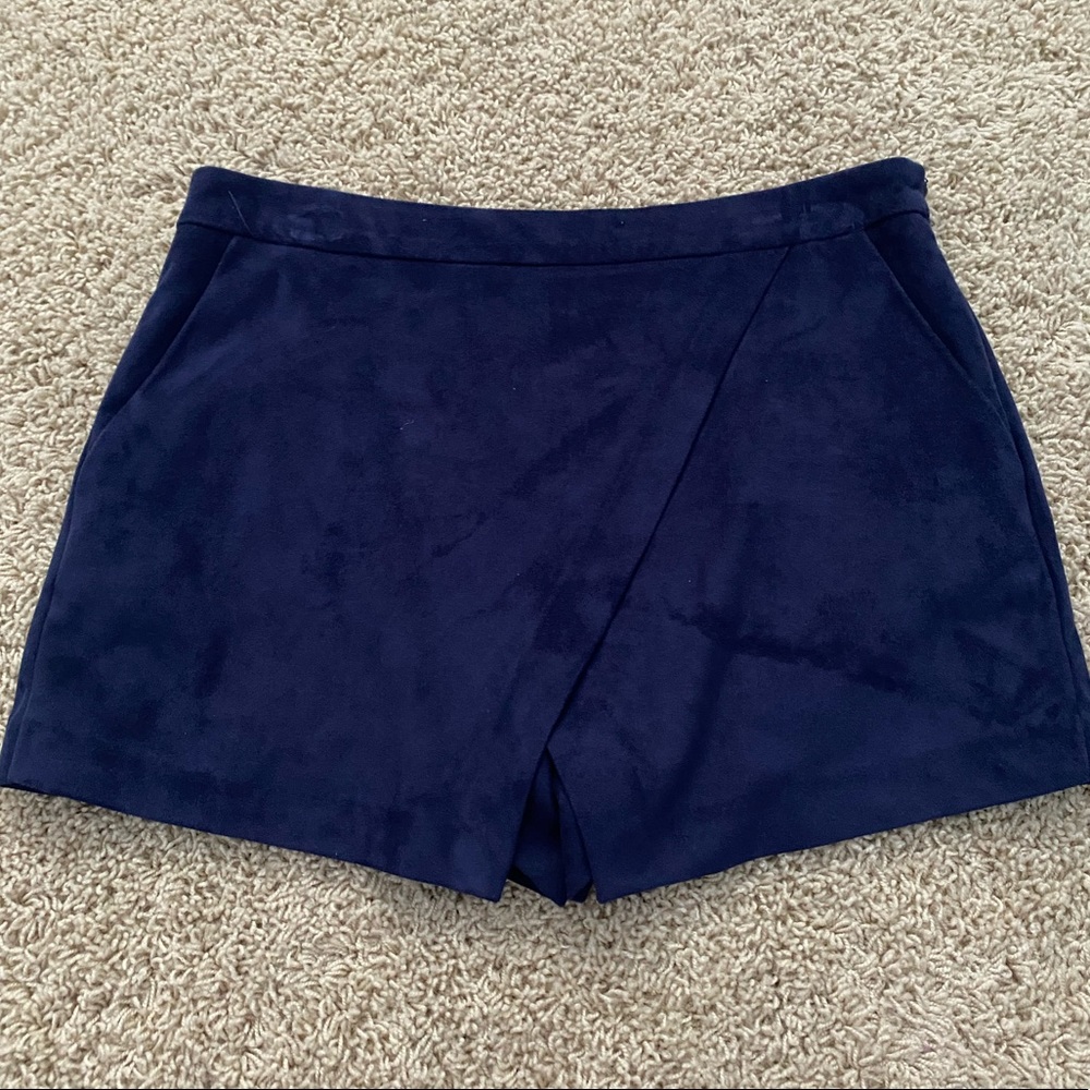 Navy Blue Suede LA hearts envelope skort w pockets. Size M
